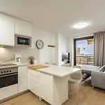 As De Casas - Valdes Center 11 - Cristianos * לוס כריסטיאנוס