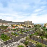 As De Casas - Valdes Center 11 - Cristianos * לוס כריסטיאנוס